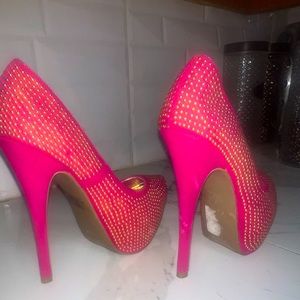 Pink pumps